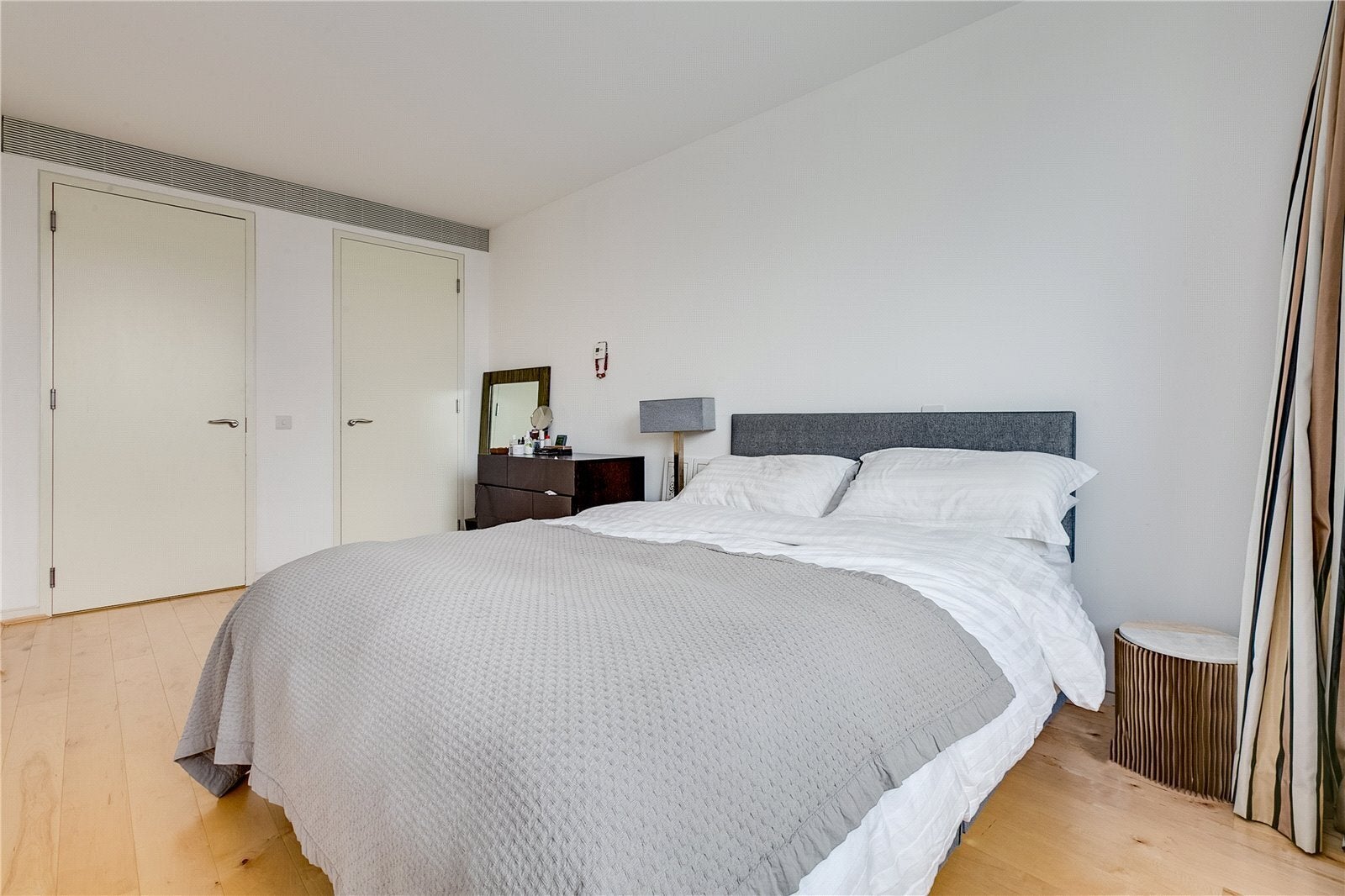 Flat Hester Road in Greater London