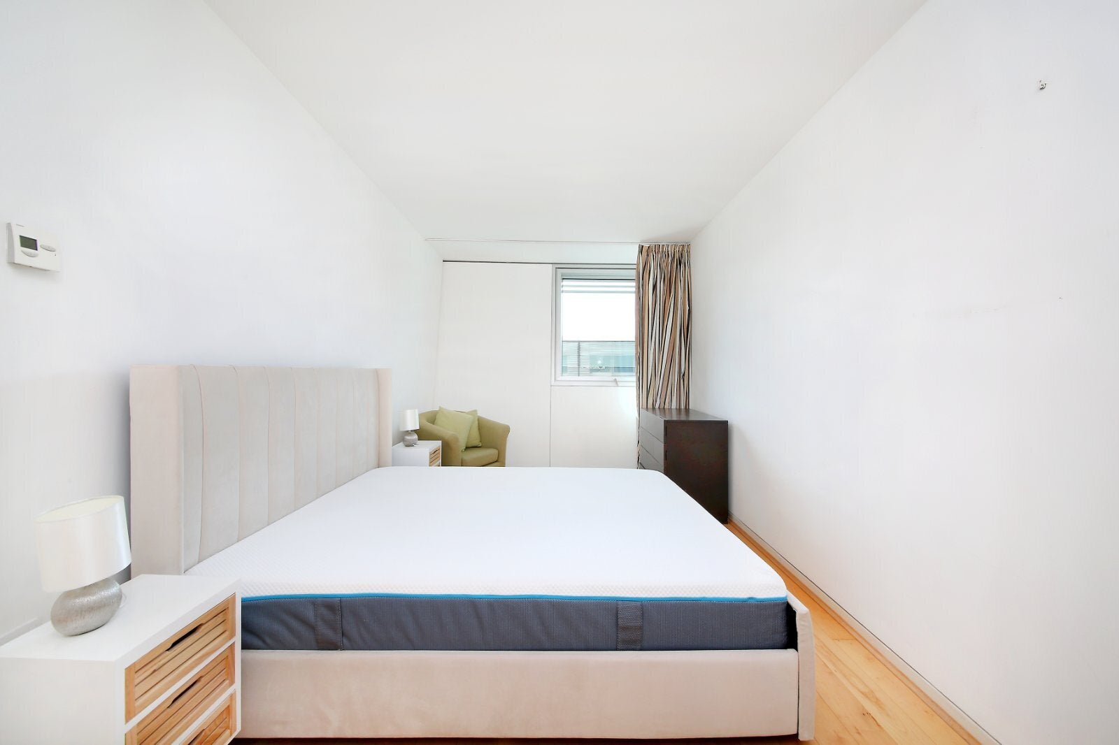 Flat Hester Road in Greater London