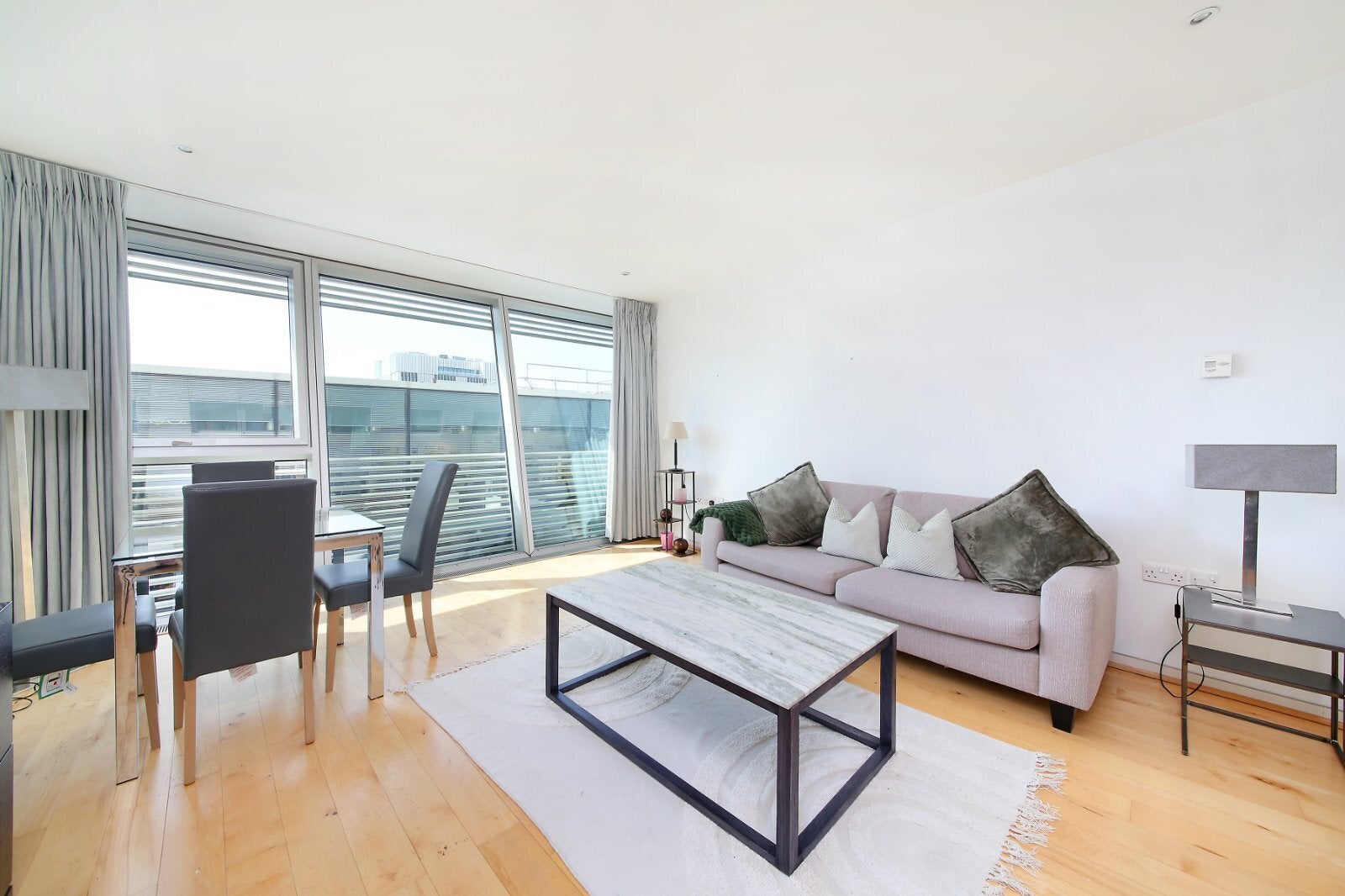 Flat Hester Road in Greater London