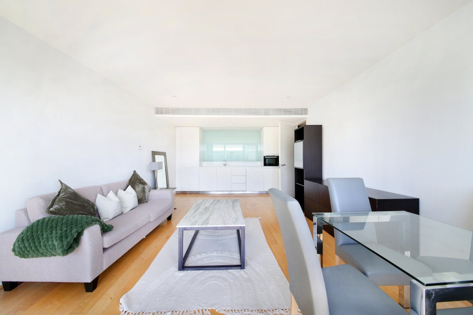 Flat Hester Road in Greater London