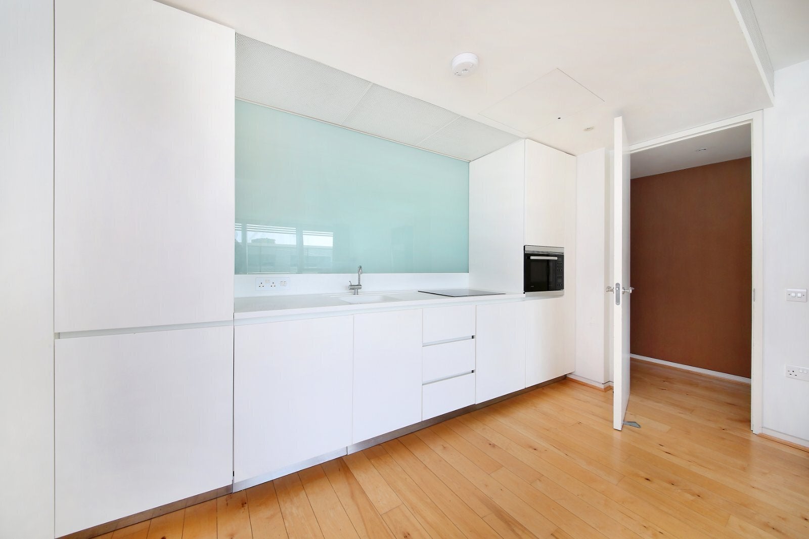 Flat Hester Road in Greater London
