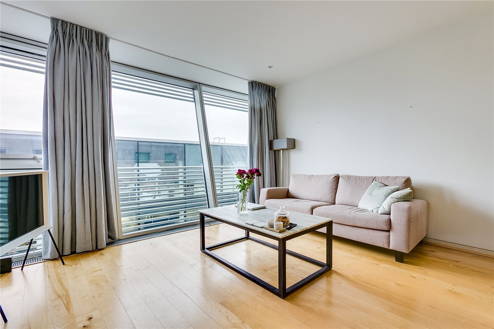 Flat Hester Road in Greater London