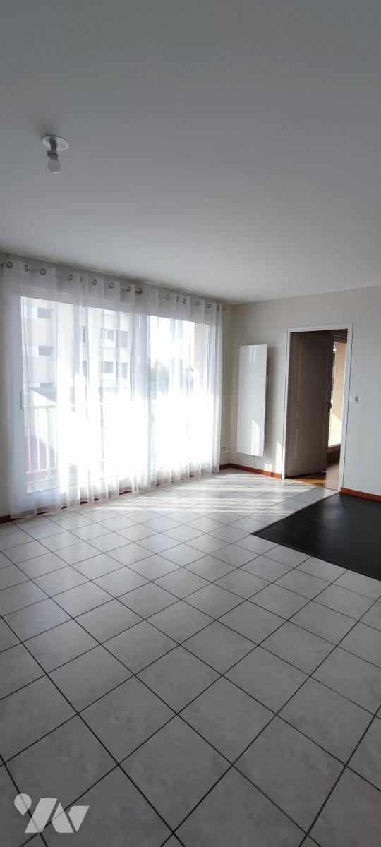 Flat Rue du Commandant Derrien in Châlons-en-Champagne