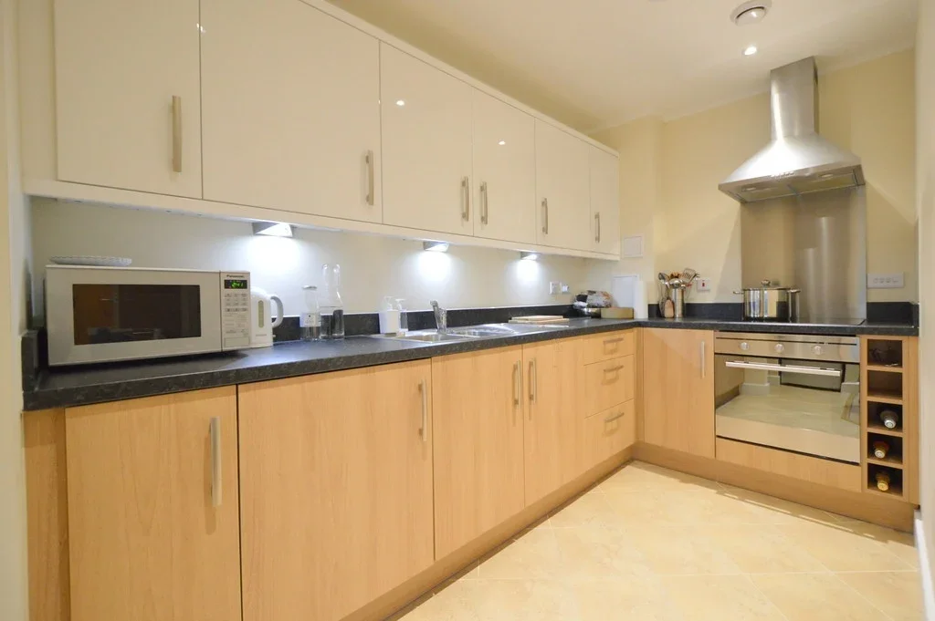 Flat Chatfield Road in Greater London