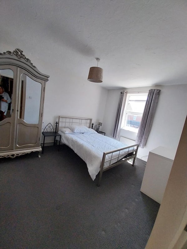 Room Apple Close in Poole