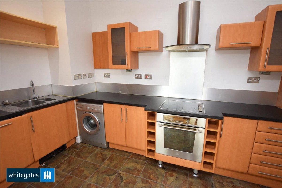 Flat Newcastle Close in Leeds