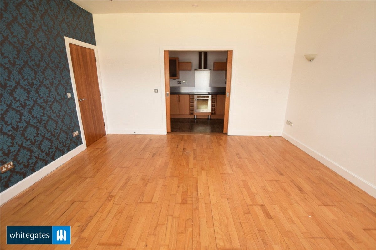 Flat Newcastle Close in Leeds