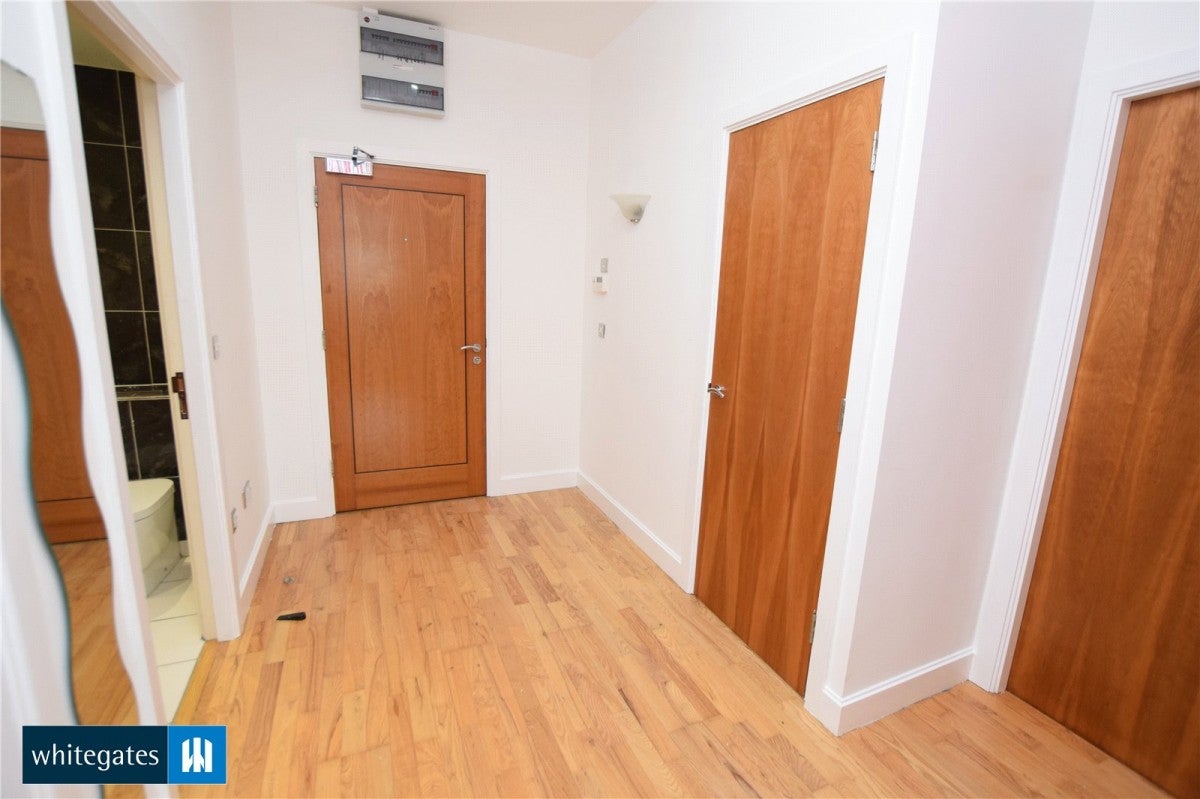 Flat Newcastle Close in Leeds