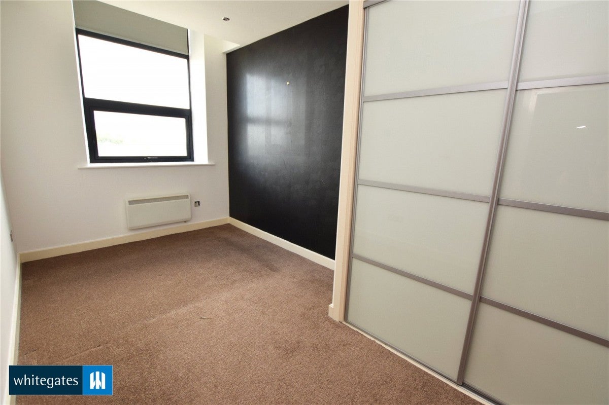 Flat Newcastle Close in Leeds