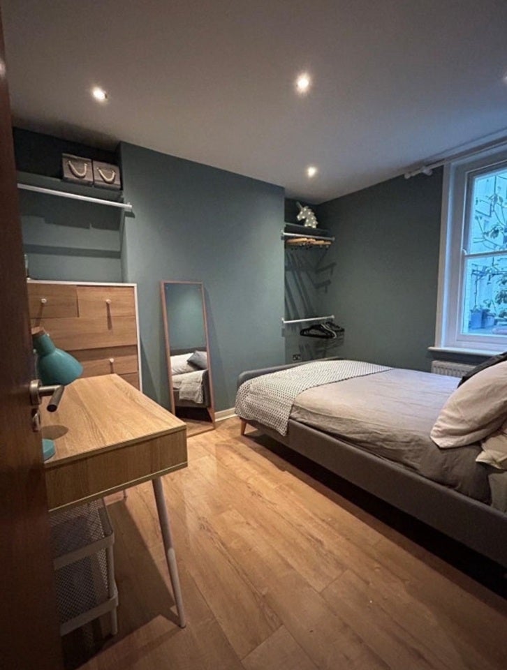 Room Queen's Club Gardens in Greater London