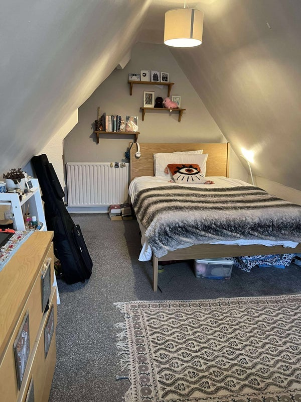 Room Freeland Road in Greater London