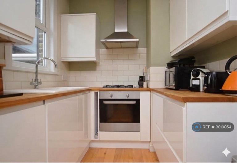 Flat Kilmorie Road in Greater London