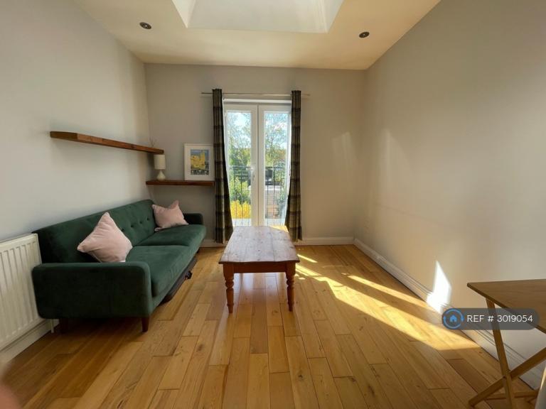 Flat Kilmorie Road in Greater London