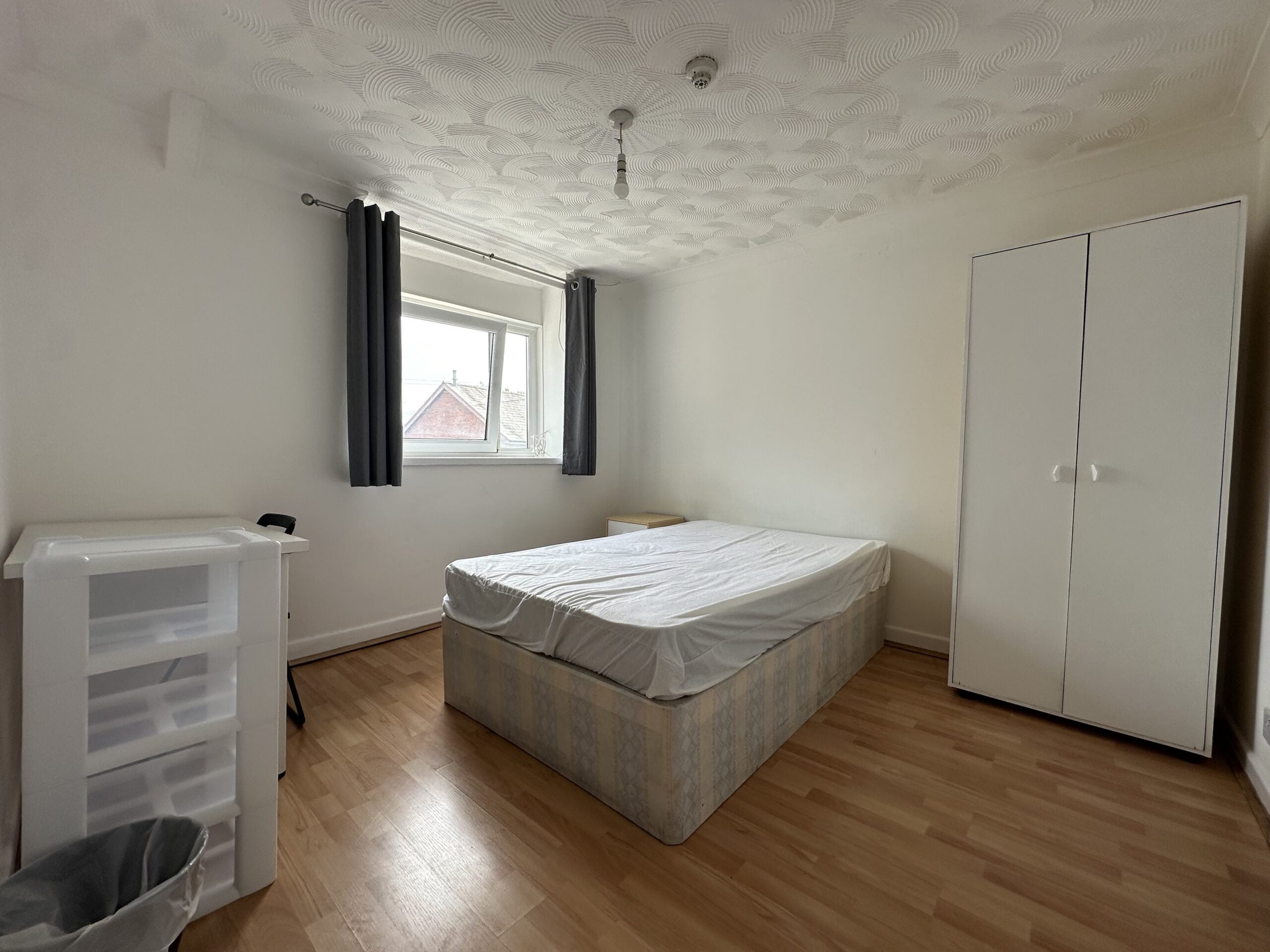 Room Park Street in Pontypridd