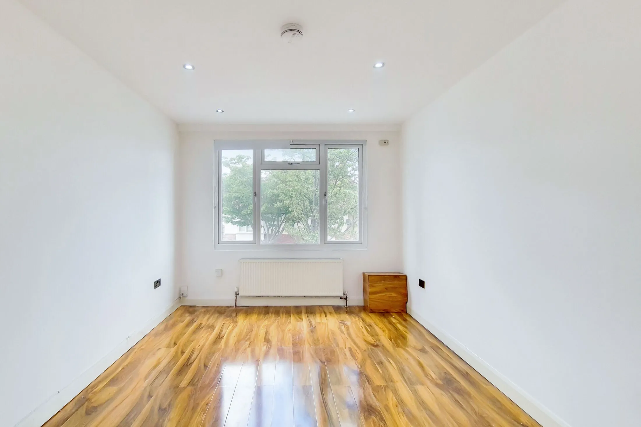 Flat Gordon Road in Greater London