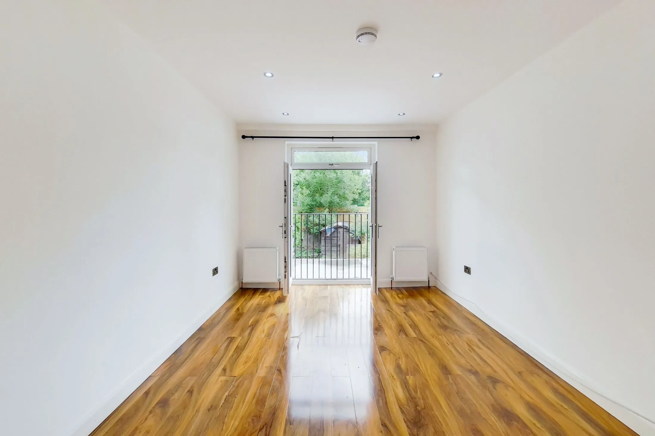 Flat Gordon Road in Greater London