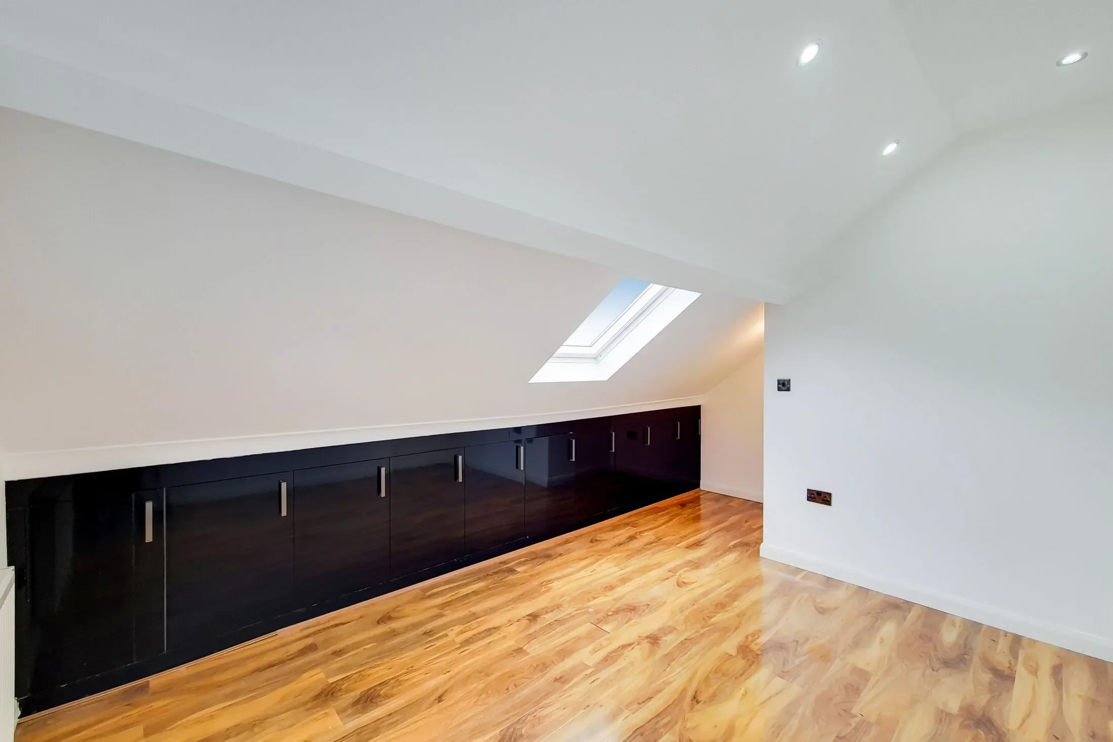 Flat Gordon Road in Greater London