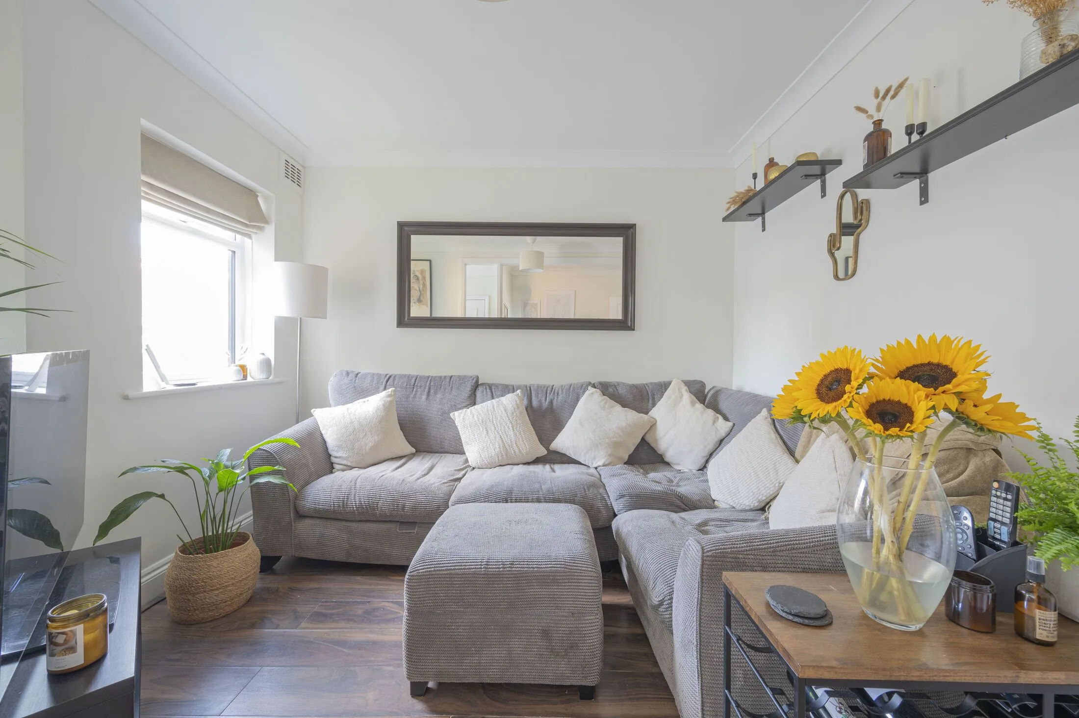 Flat Haslemere Avenue in Greater London