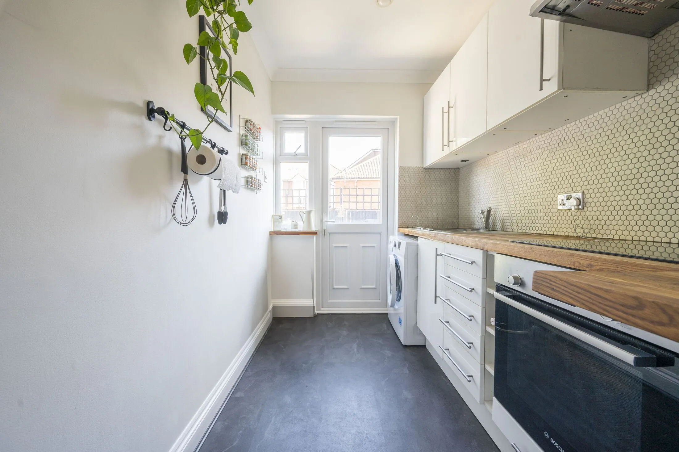 Flat Haslemere Avenue in Greater London