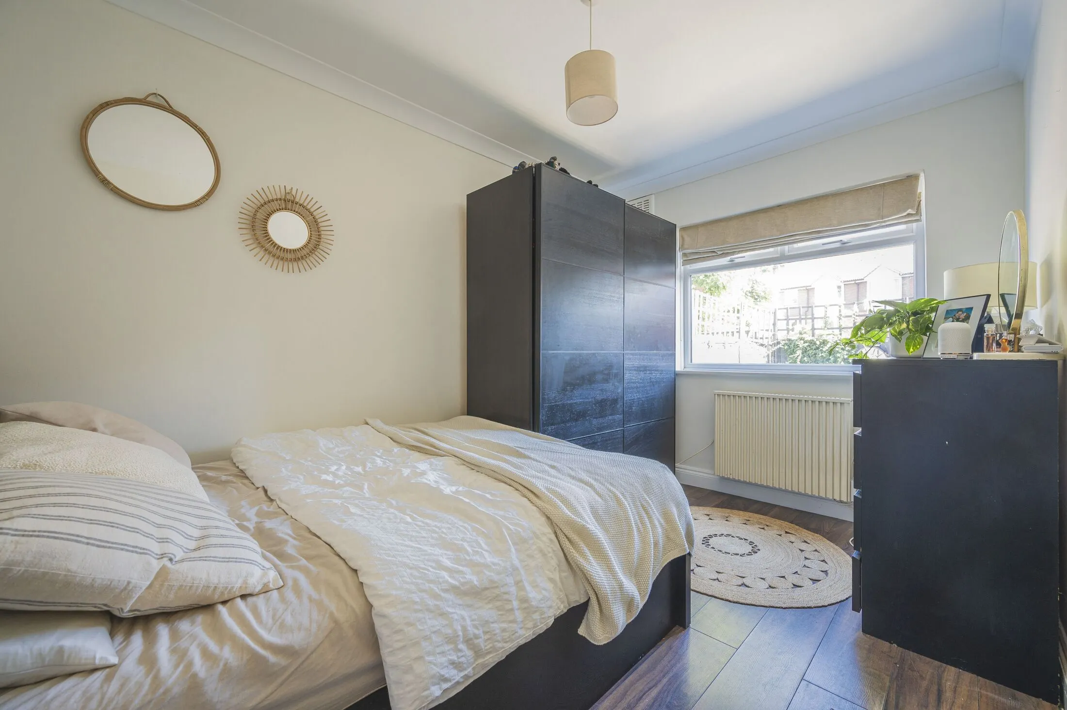 Flat Haslemere Avenue in Greater London