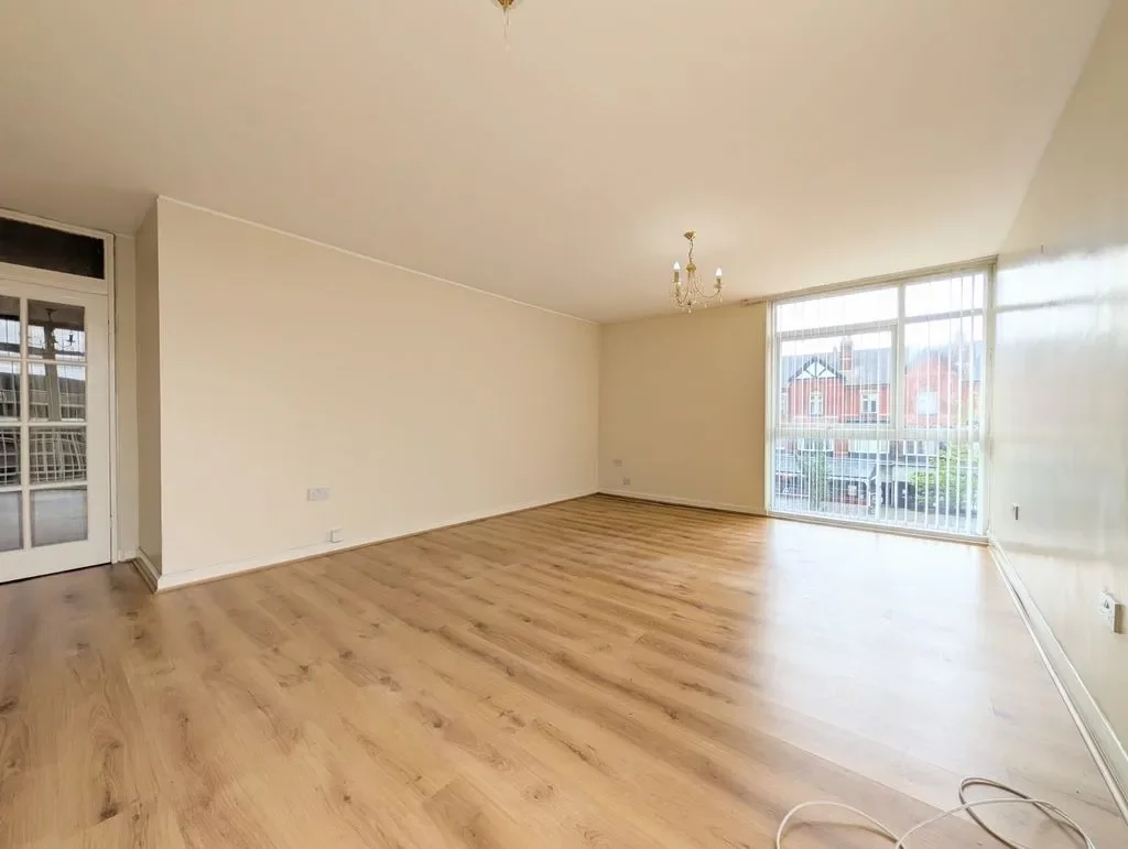 Flat Albert Road in Southport