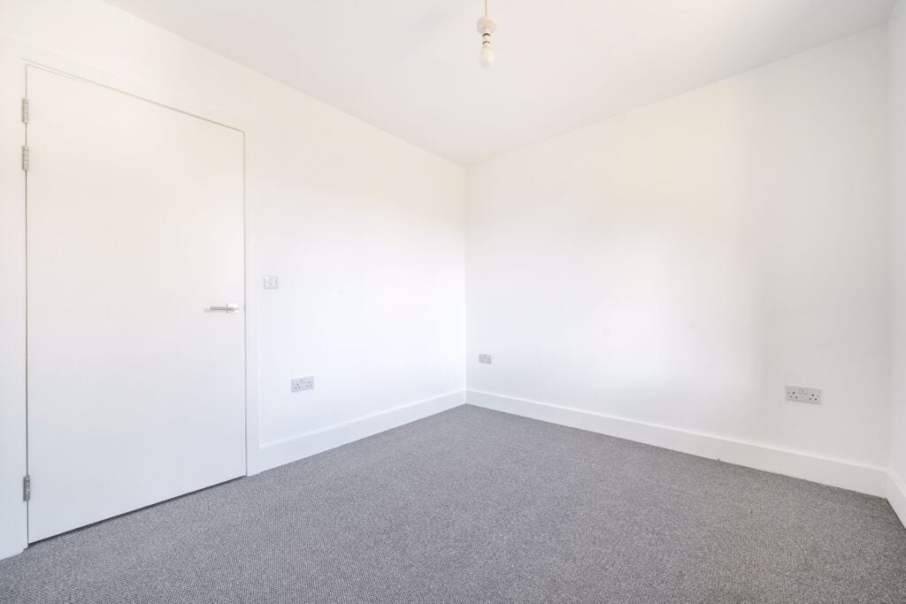 Flat Weyside Park in Waverley