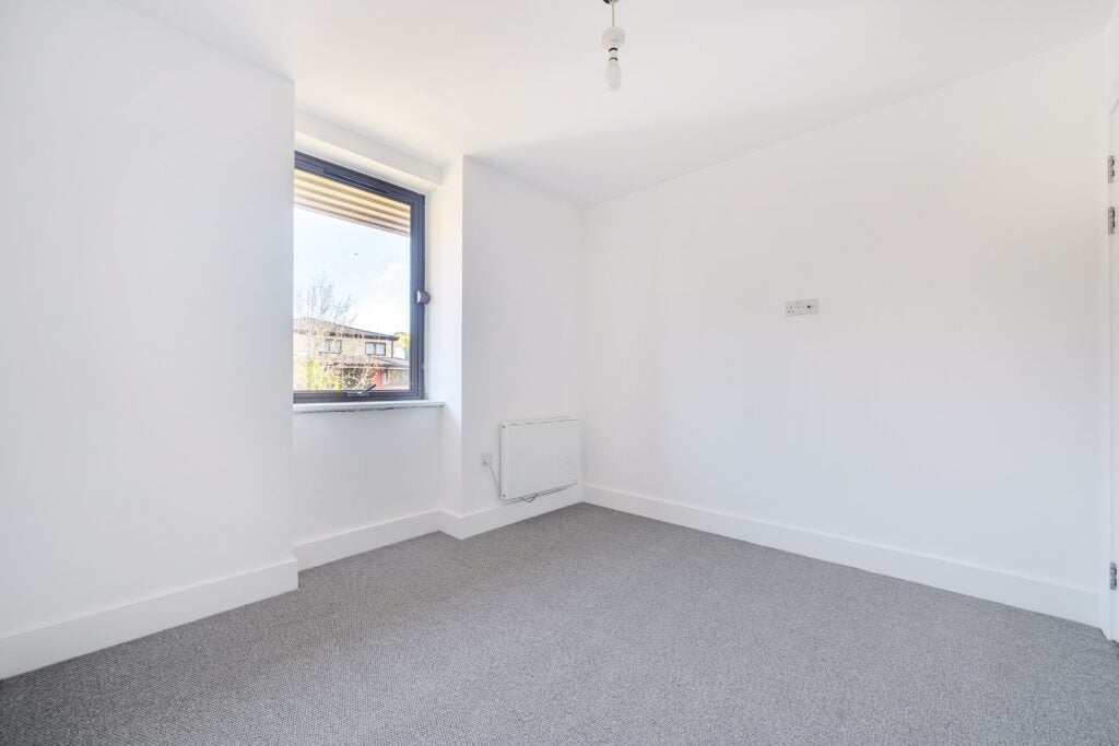 Flat Weyside Park in Waverley