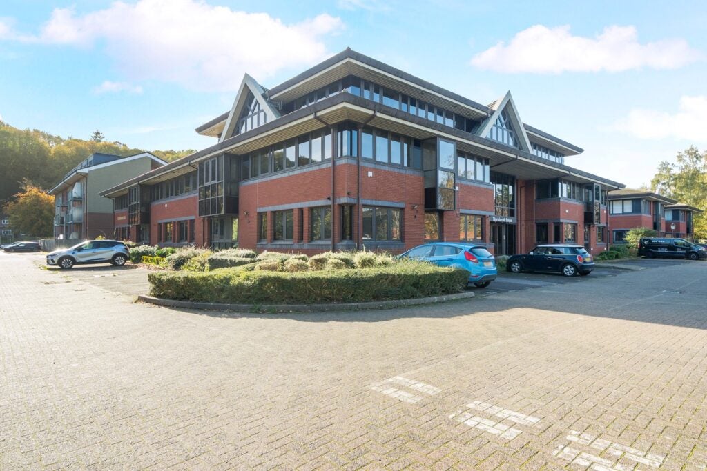 Flat Weyside Park in Waverley