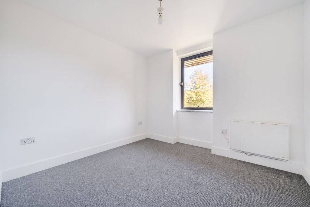Flat Weyside Park in Waverley