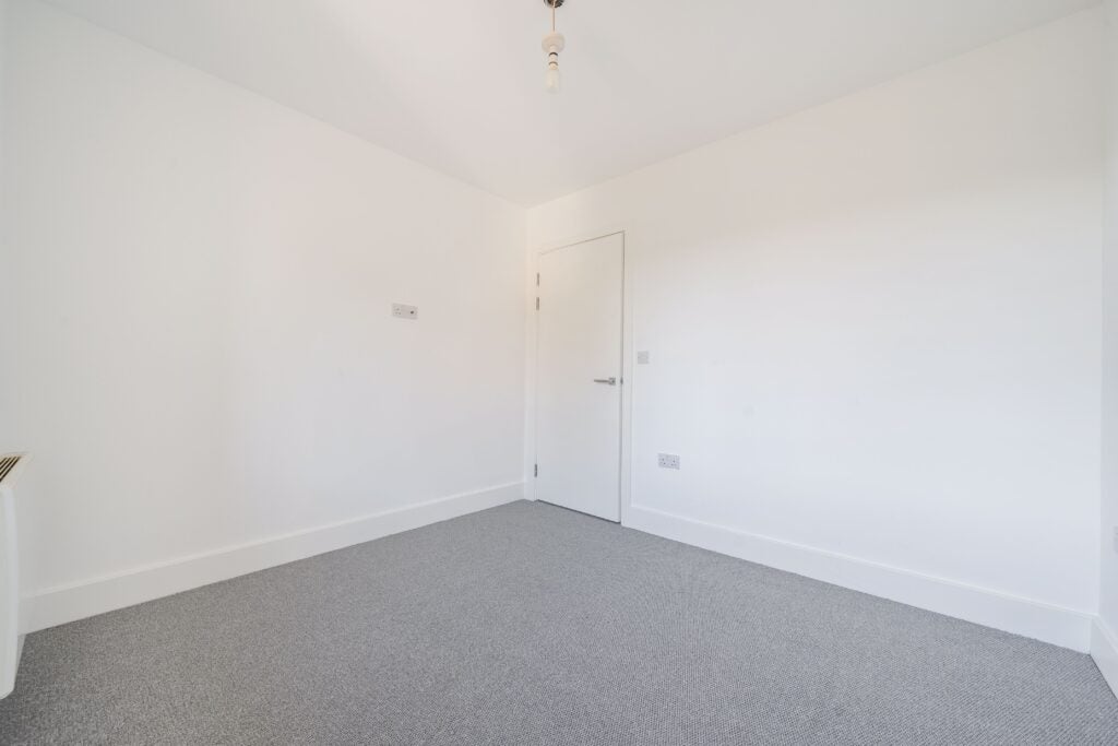 Flat Weyside Park in Waverley