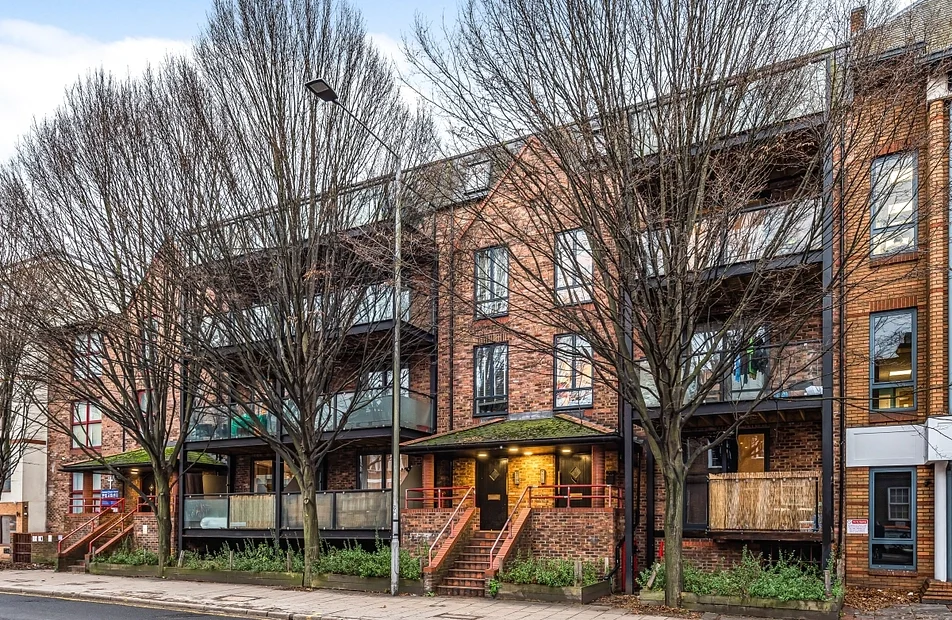 Flat Cambridge Road in Greater London