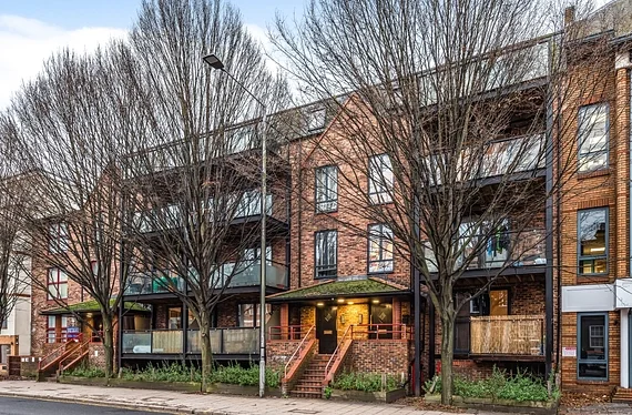 Flat Cambridge Road in Greater London