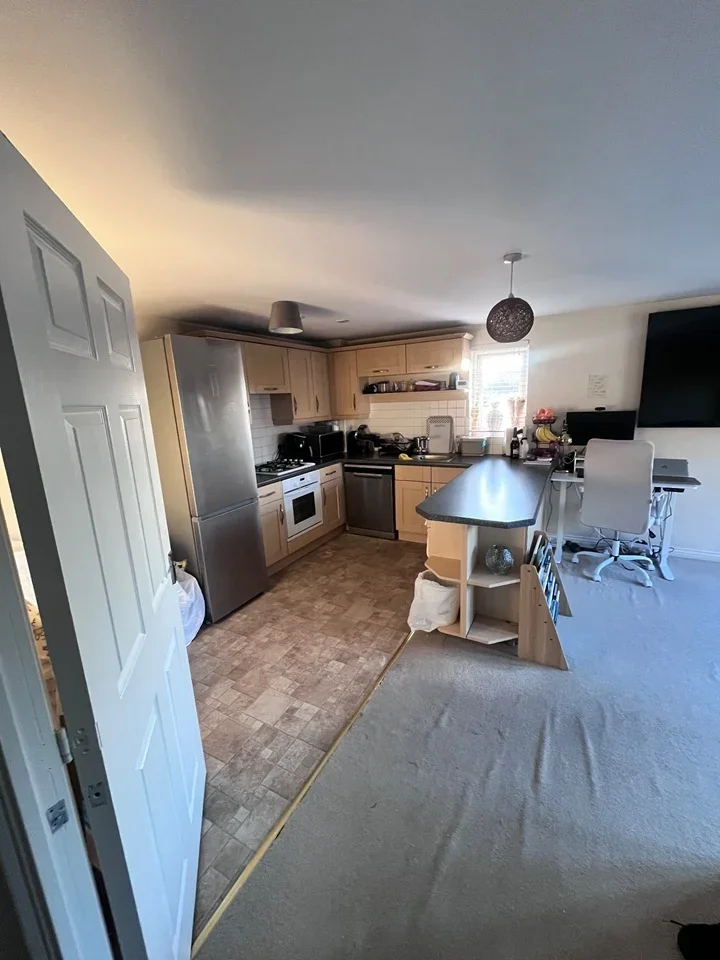 Room Capstan Drive in Greater London