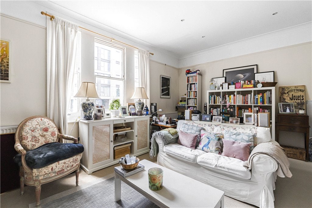 Flat Upper Richmond Road in Greater London