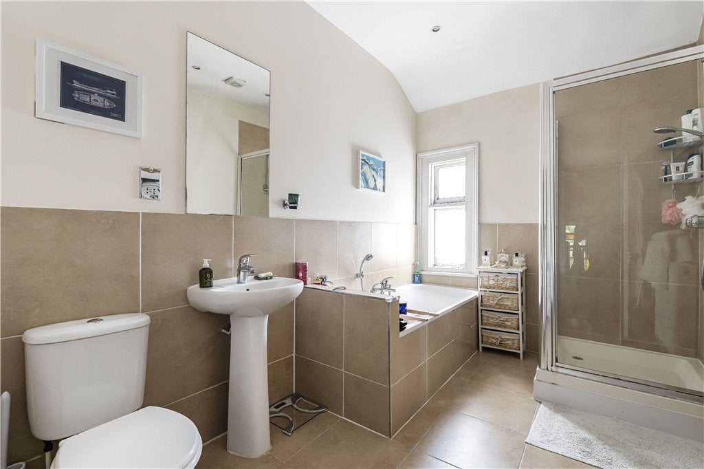 Flat Upper Richmond Road in Greater London