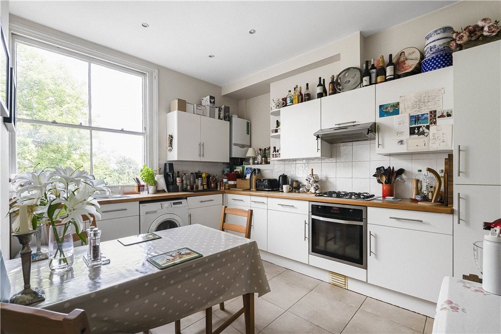 Flat Upper Richmond Road in Greater London