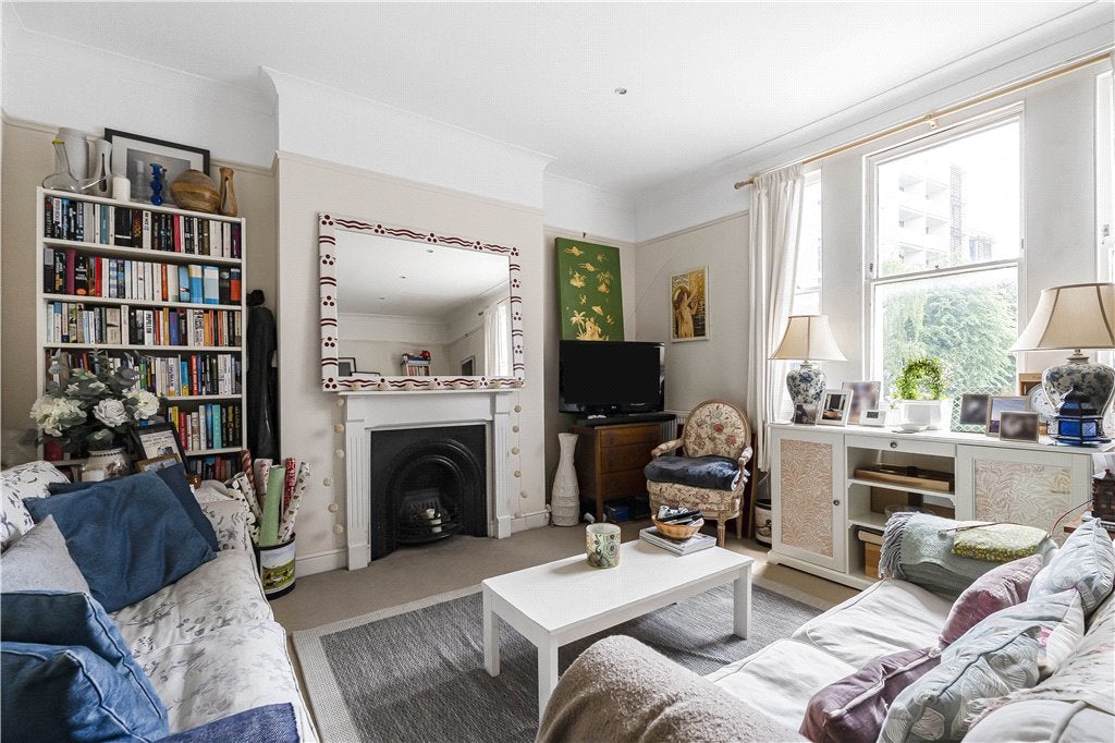 Flat Upper Richmond Road in Greater London