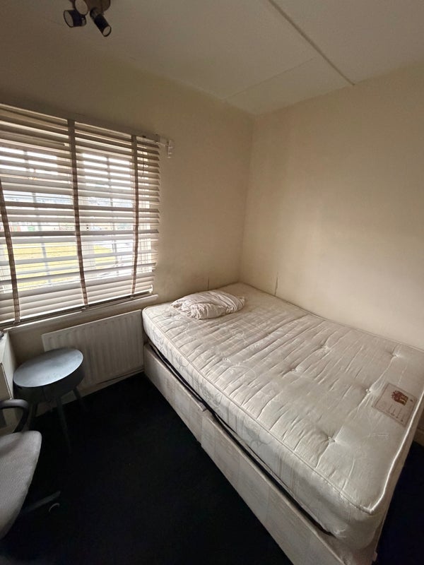 Room Katherine Gardens in Greater London