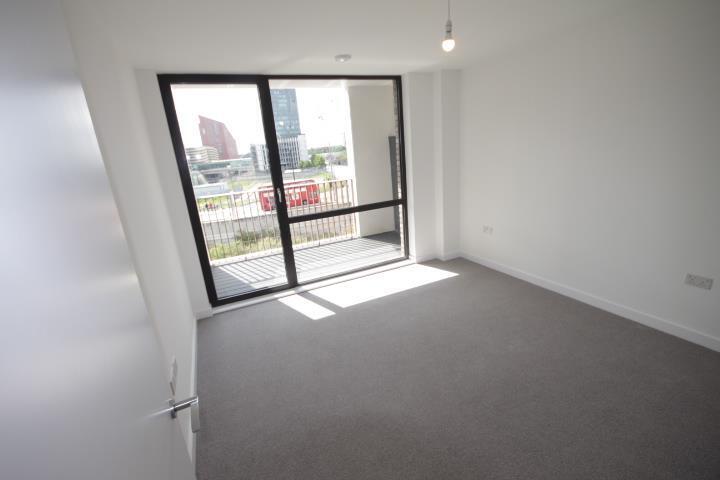 Flat Montfichet Road in Greater London