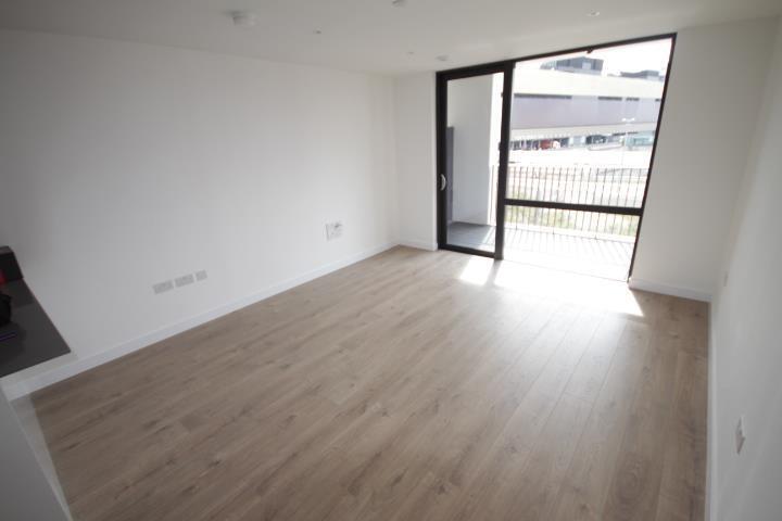 Flat Montfichet Road in Greater London