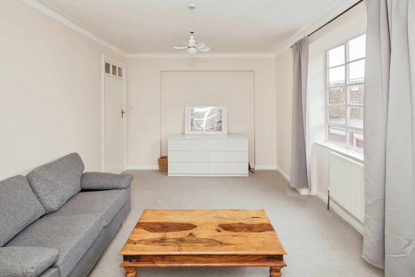 Flat Nightingale Lane in Greater London