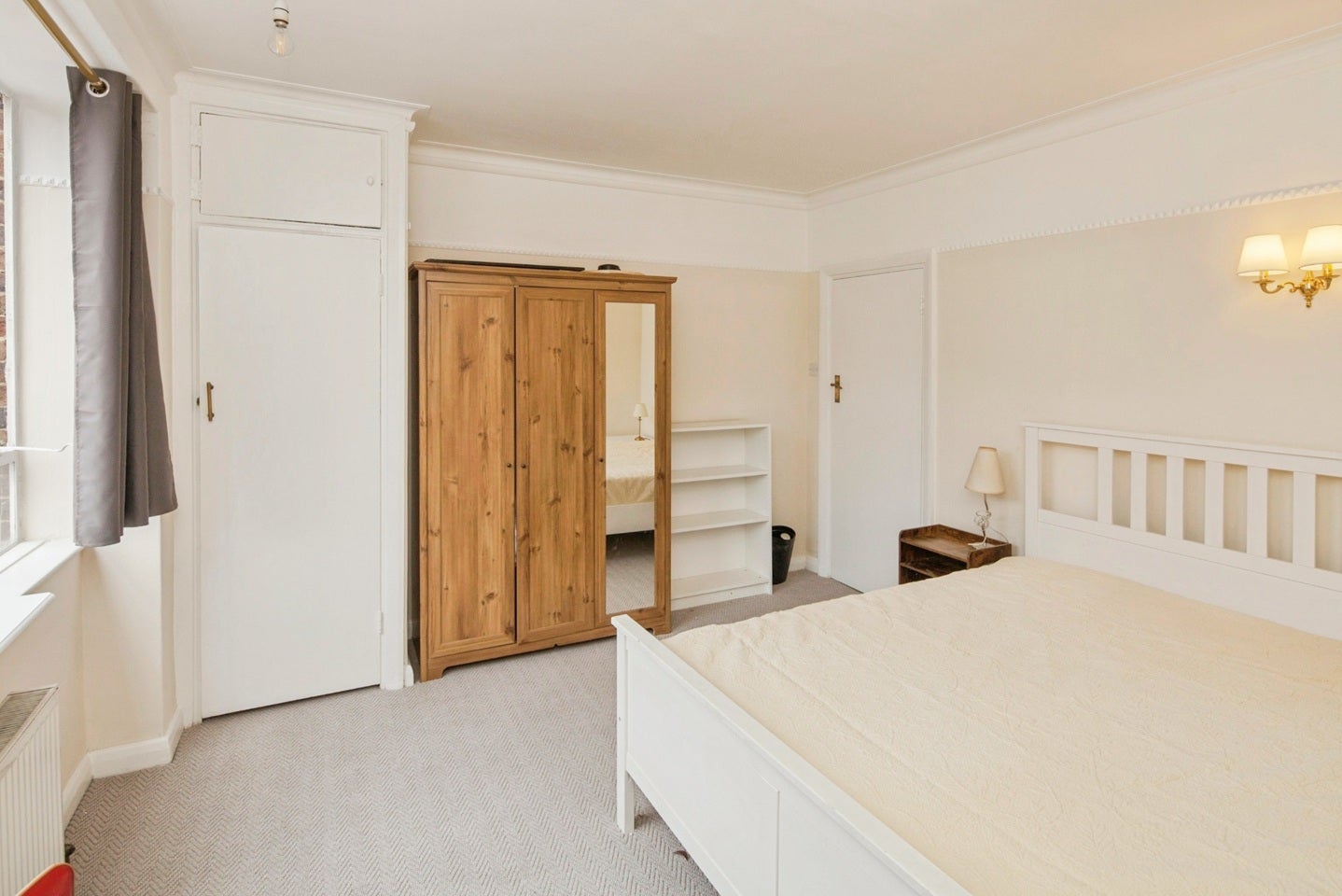 Flat Nightingale Lane in Greater London