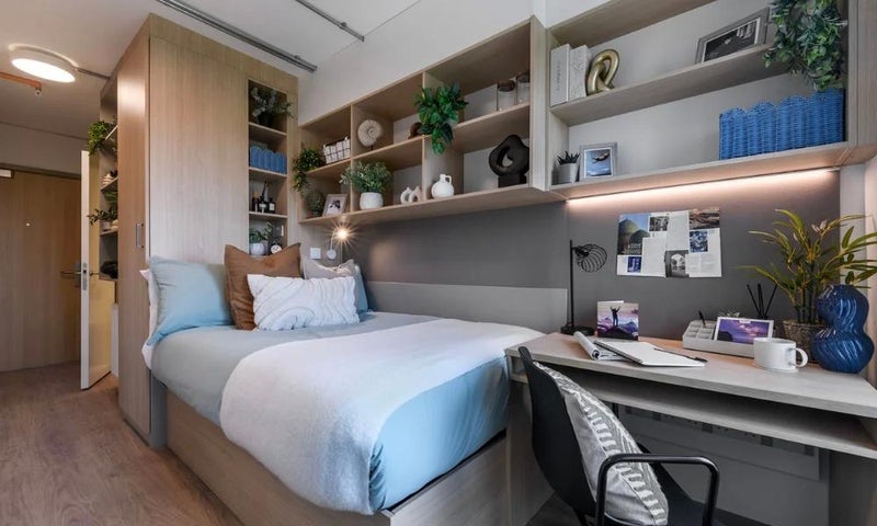 Room Ossory Road in Greater London