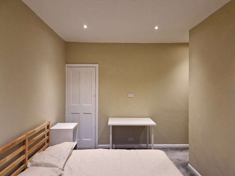 Room Playgreen Way in Greater London