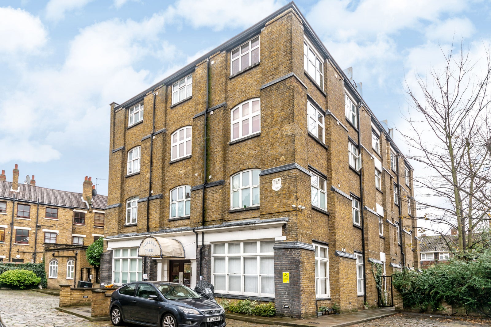 Flat Adelina Grove in Greater London