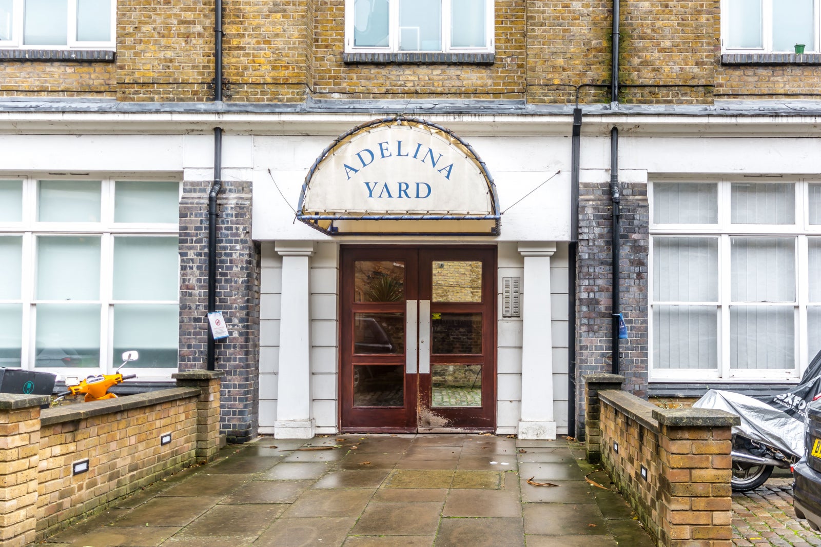 Flat Adelina Grove in Greater London