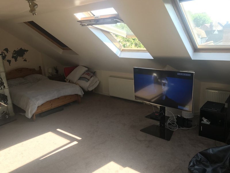 Room Fordhook Avenue in Greater London