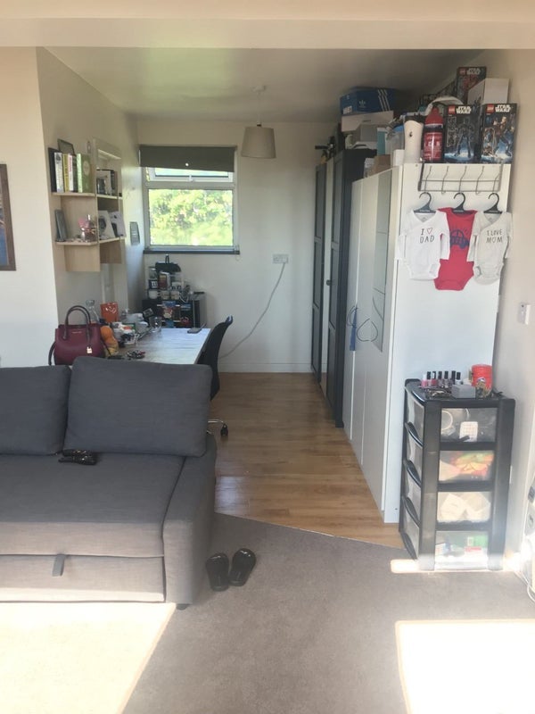 Room Fordhook Avenue in Greater London