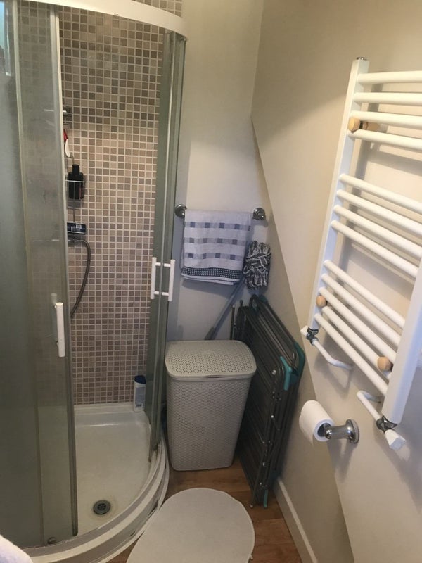 Room Fordhook Avenue in Greater London