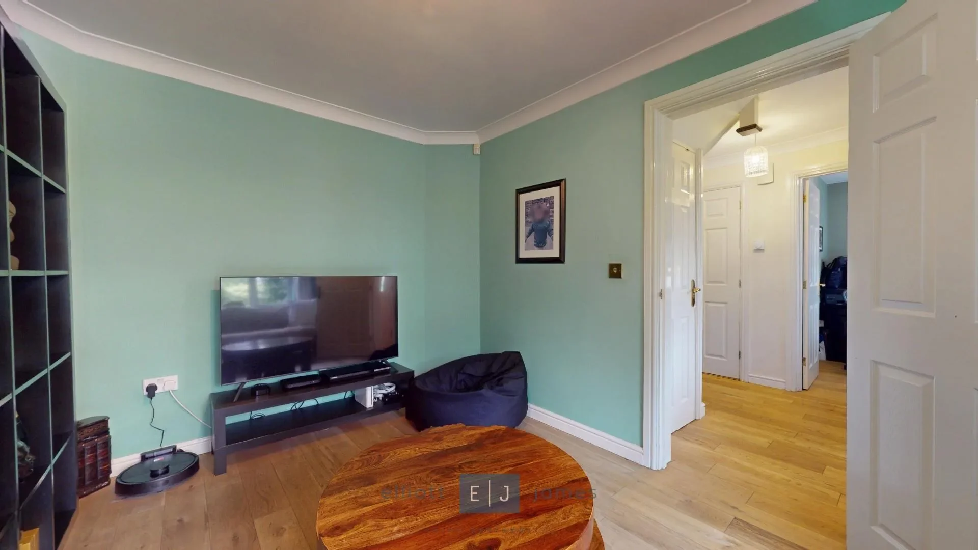 House Amber Lane in Greater London